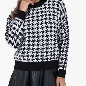 T Tahari  Black and White Houndstooth Sweater Size M